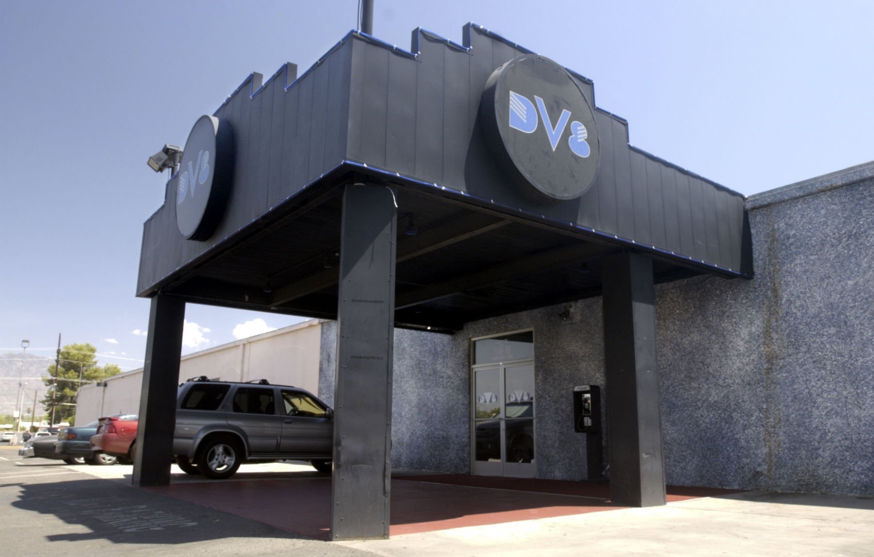DV8